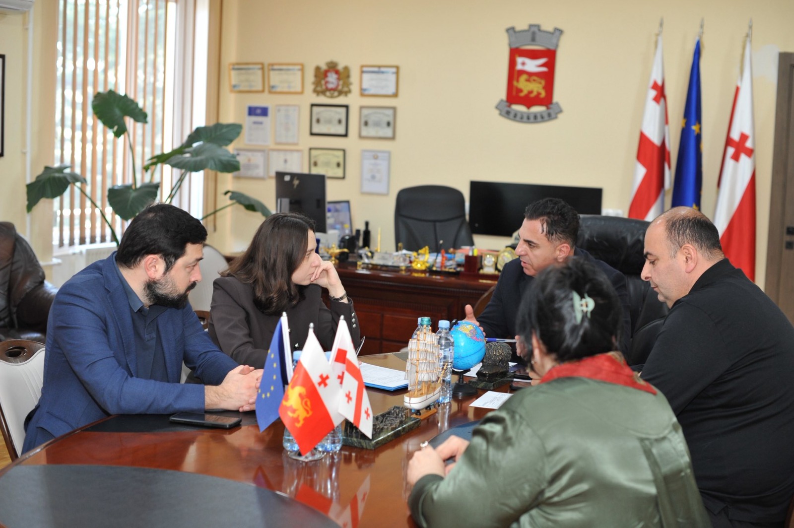 მარიამ კობიაშვილი სკოლის წარმომადგენლებთან ერთად ბოლნისის მუნიციპალიტეტის მერს, ზამურ ჭითანავას და დმანისის მუნიციპალიტეტის მერს, კობა მურადაშვილს შეხვდა.